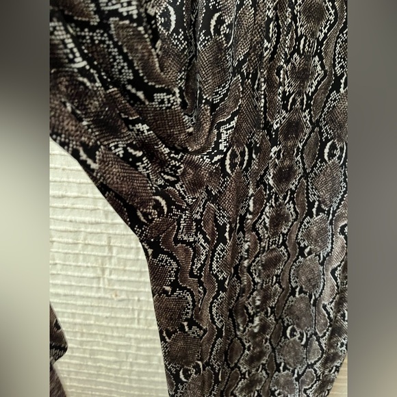 Snakeskin Print Jersey Jumpsuit Sz 10 by Calvin Klein - Picture 6 of 7